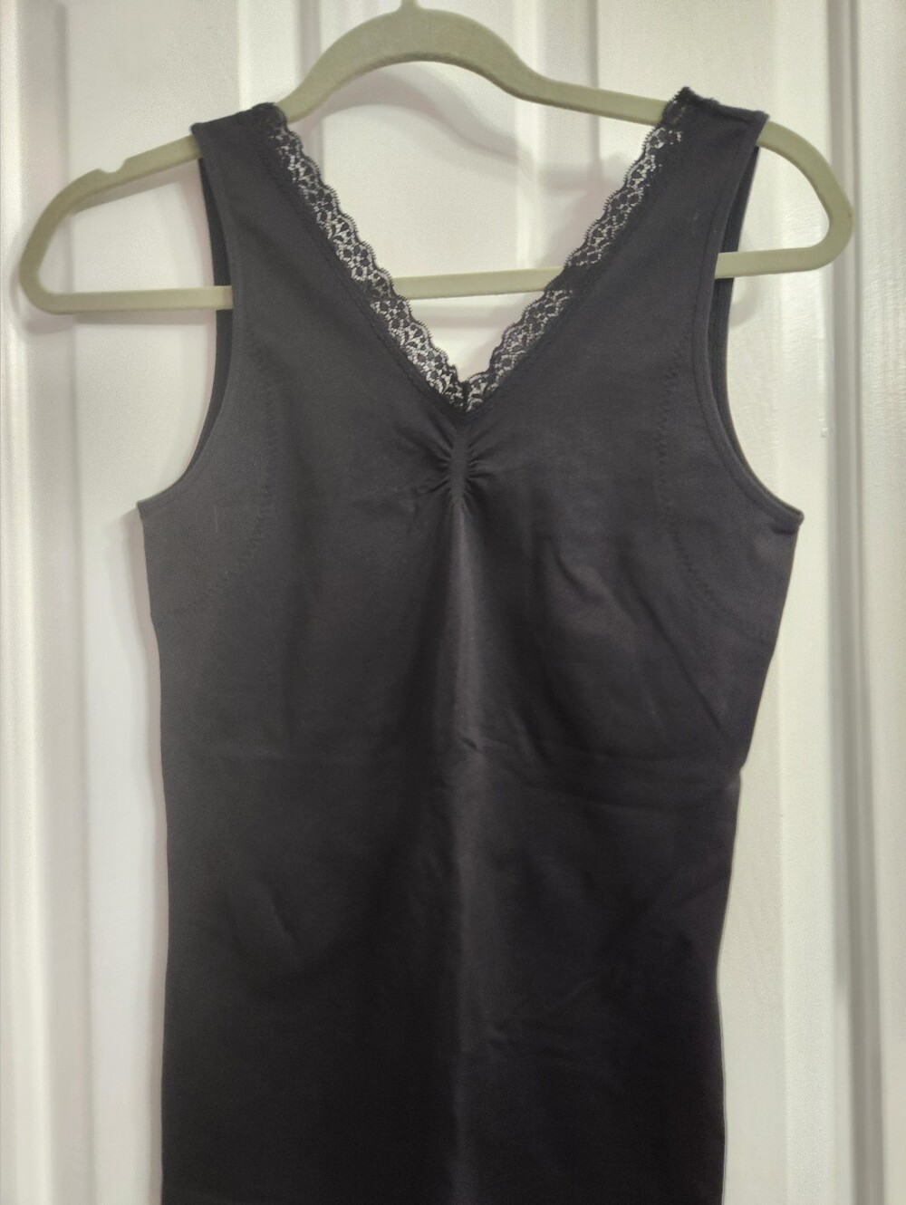 Seamless Tank Top Lace V-Neck Black SZ L NWOT